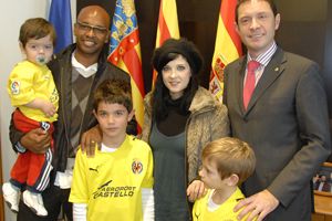 MARCOS SENNA Y VIRGINIA MAESTRO ARRANCAN LA CAMPAÑA DE “NAVIDADES SOLIDARIAS”
