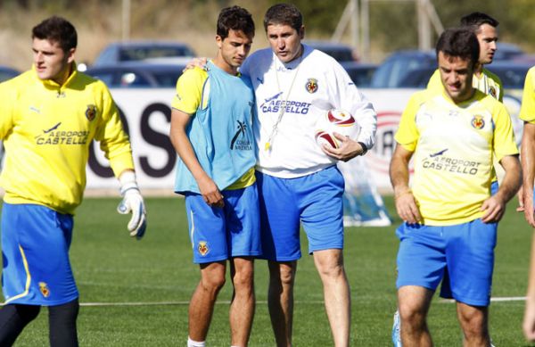 Nilmar entrenando junto al entrenador del Villareal