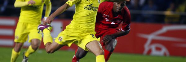 Nilmar en un partido de Europa League contra en F.C. Twente (07-04-2011)