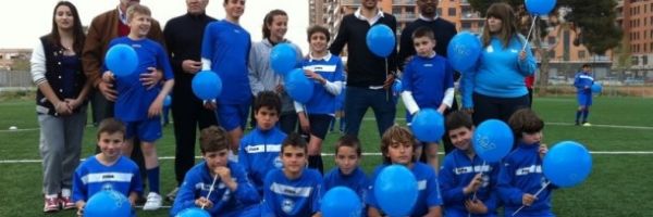 Marcos Senna, presidente de la Fundación Marcos Senna visita la escuela de fútbol Atlètic Amistad con motivo del Día Mundial de Concienciación con el Autismo