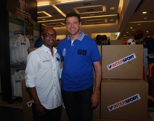 La Fundación Marcos Senna recibe material deportivo con destino al proyecto Dibanisa en Sudáfrica