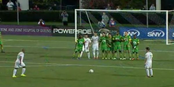 Marcos Senna suma tres goles en sus últimos partidos