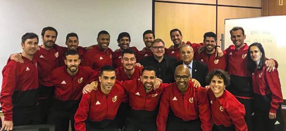 Marcos Senna se pasa a los banquillos